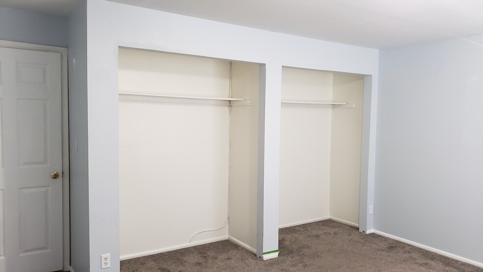 2 closets in master bedroom - 556 W 800 N