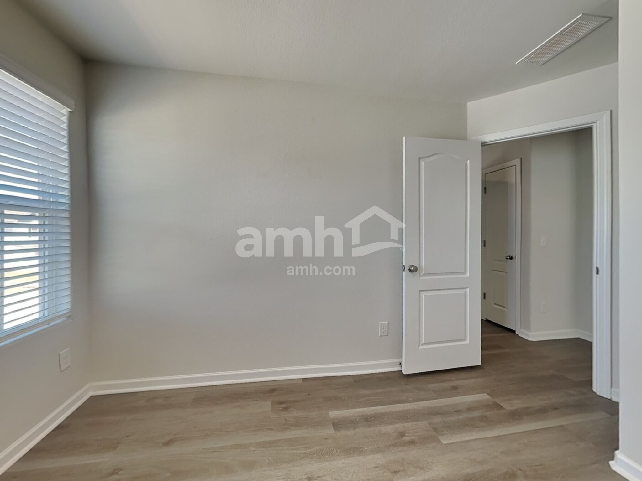 Building Photo - 3026 Wingadee Dr