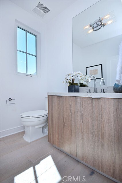 Building Photo - 4641 Cahuenga Blvd