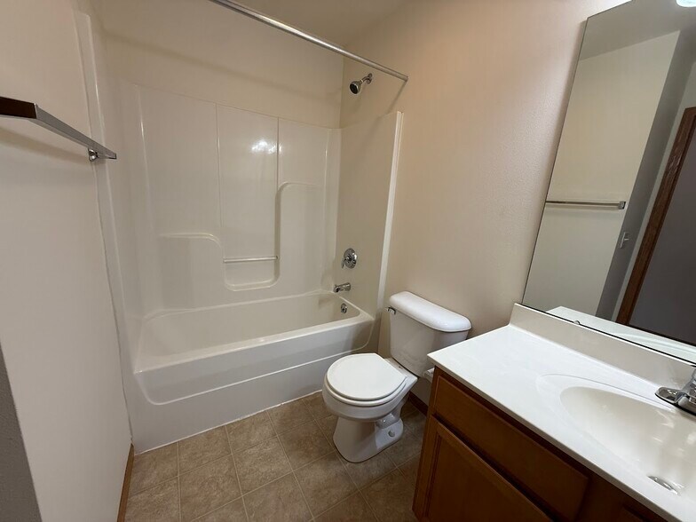 Building Photo - 1205 Temple Dr