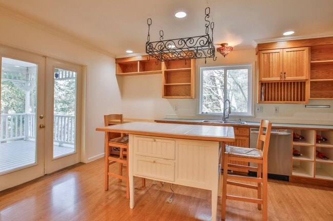 Building Photo - Gorgeous Coupeville Home is Ready for a New Tenant!!!