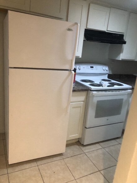 Building Photo - 10202 N 9th Ave