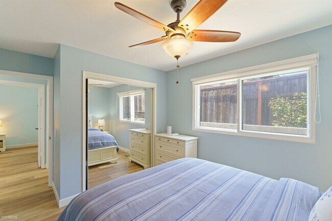 Building Photo - 3 br, 1.5 bath House - 3853 Ocean Spray