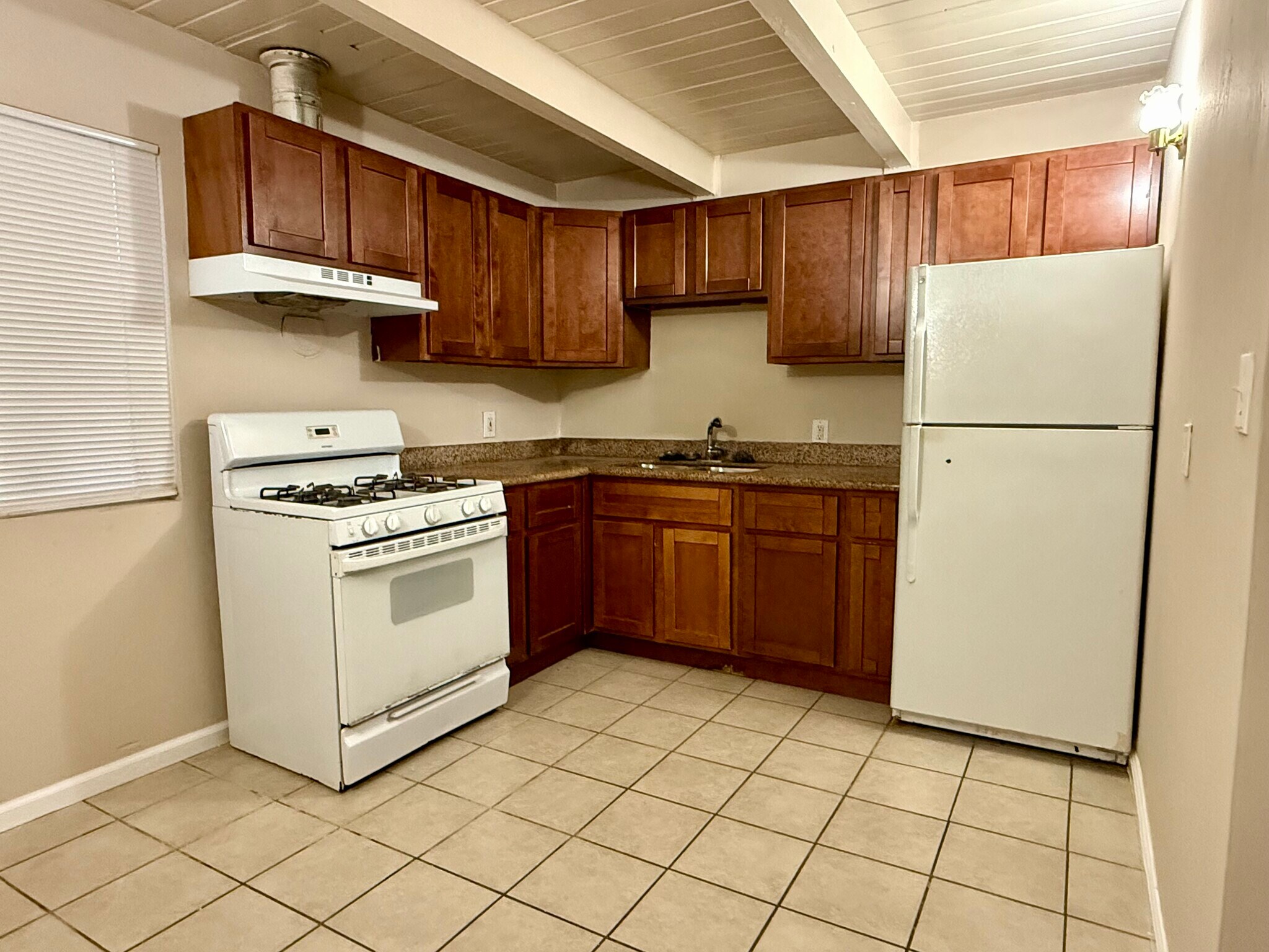 Building Photo - 302 S 26th St