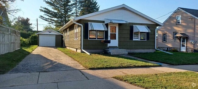 Building Photo - 220 17th Ave S