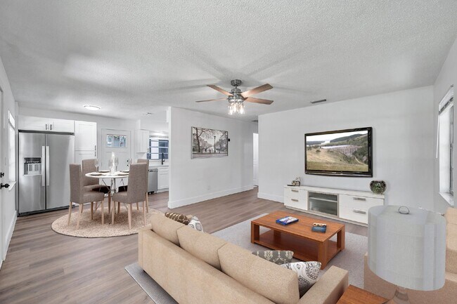 Building Photo - BEAUTIFULLY RENOVATED 2 BEDROOM, 1 BATH HO...