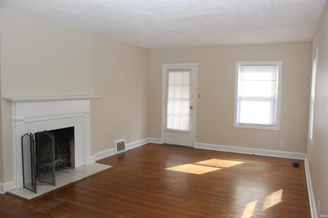 Building Photo - 2100 E Gum St