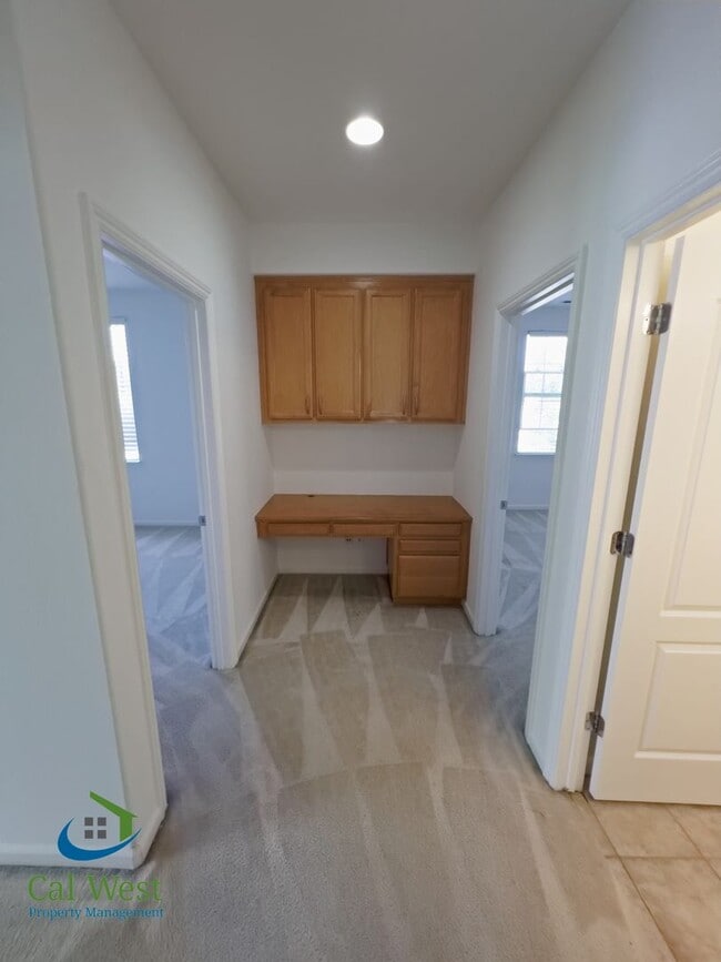 Building Photo - $5295 - 2 Story, 4 bed - 2 Bath Home in se...