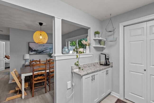 Building Photo - Furnished 4 bedroom Near NOB