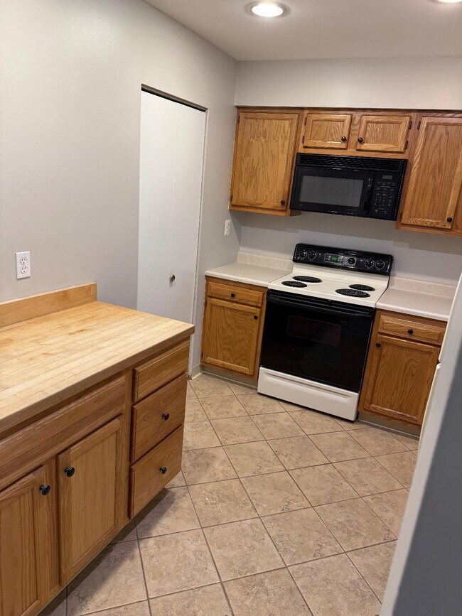 Building Photo - 1203 Crosshill Ct