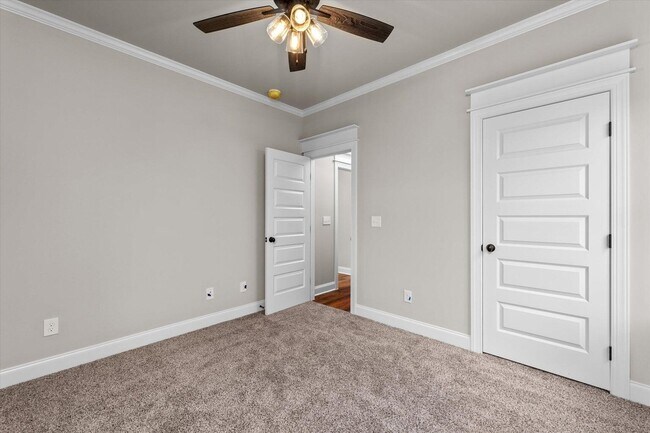 Building Photo - 2987 Rosewood Dr