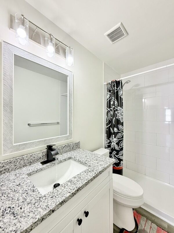 Building Photo - 5212 Peach Ave