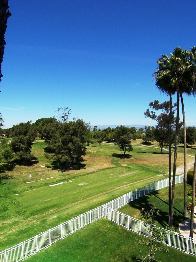 Building Photo - Terrific 1Br/1.5Ba Condo in Gated Masters Hill W/ Golf Course Views