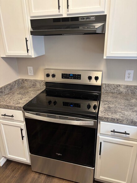 New Oven Range - 2302 Northern Leaf St