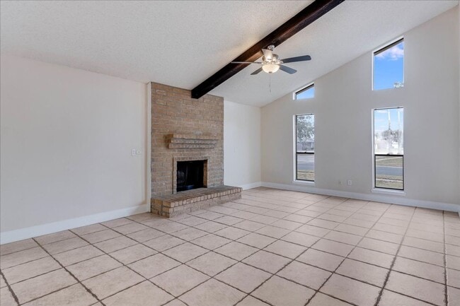 Building Photo - 985 Crossbill St
