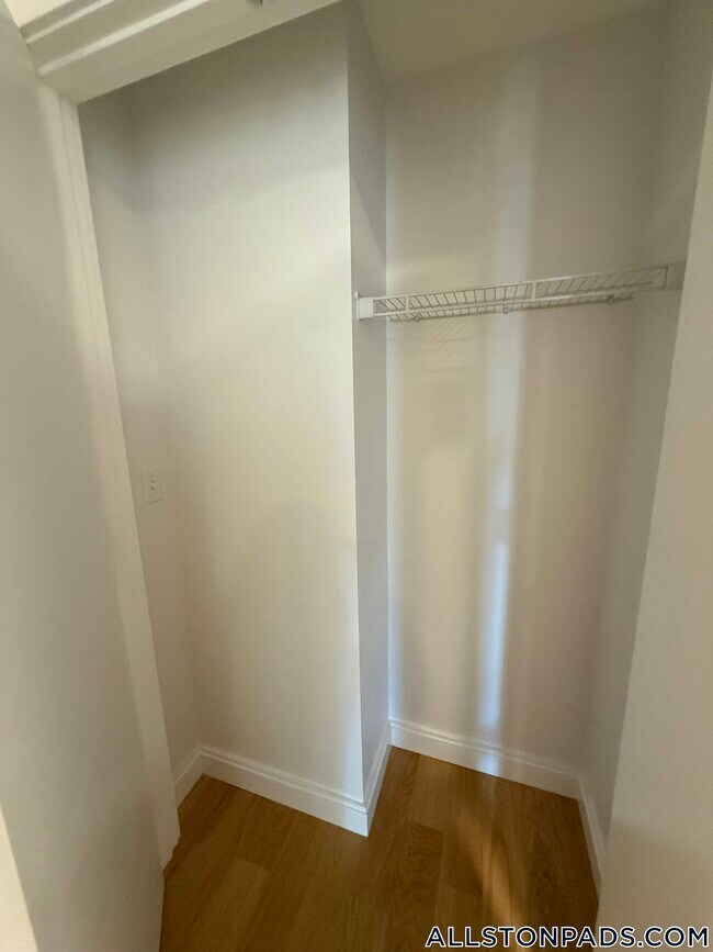 Building Photo - 83 Gardner St