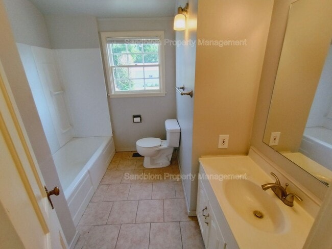Building Photo - FOR LEASE | Tulsa | $1000 Rent | 2 Bed, 1 ...