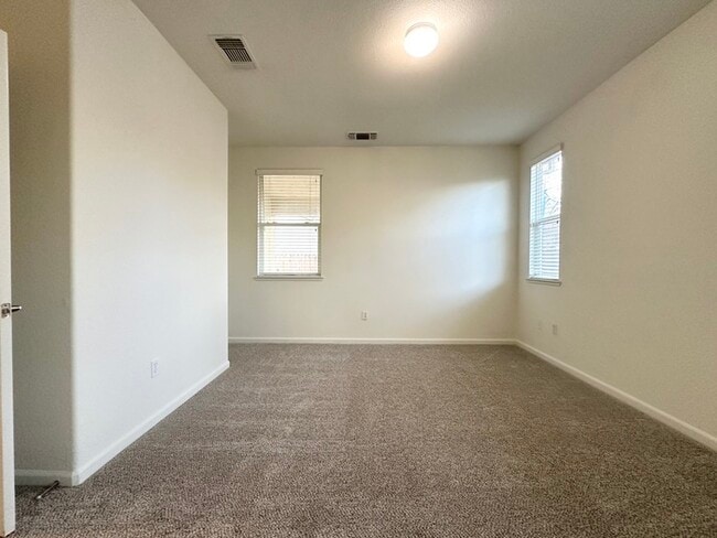 Building Photo - Spacious 3 bedroom 2 bath home in Rancho Cordova!!