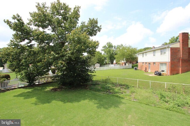 Building Photo - 7803 Woodbourne Ave