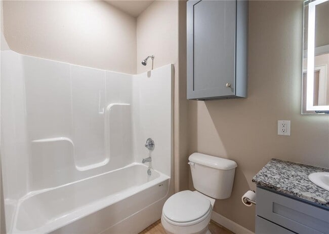 Building Photo - 812 Vly Oaks Ln