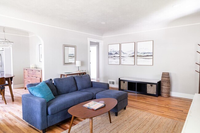 Building Photo - Cozy 2-Bedroom Retreat in North End Boise: Fantastic Location with Elegant Upgrades