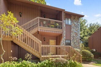 Building Photo - Renovated South Asheville Condo