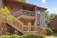 Building Photo - Renovated South Asheville Condo