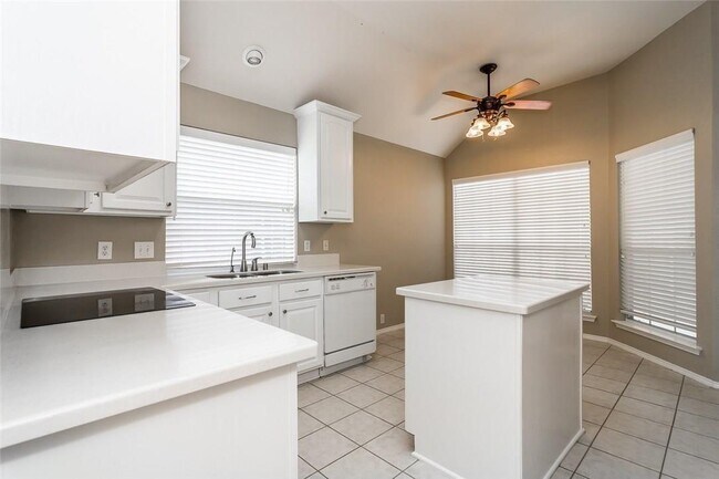 Building Photo - 2453 Cimmaron Dr