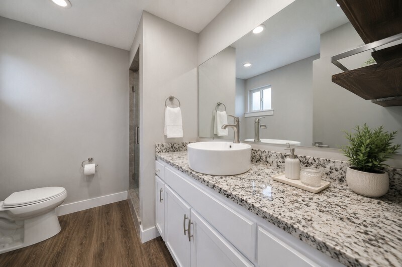 Building Photo - 7473 Bromley Rd