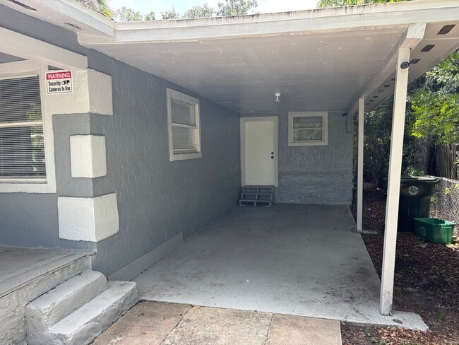 Building Photo - Newly Remodeled 3 Bedroom