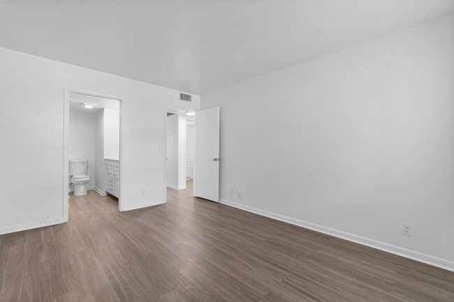 Building Photo - 1007 Rexford A