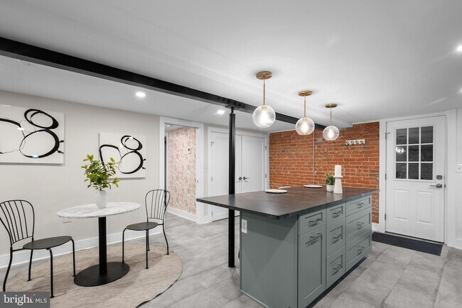 Building Photo - 1616 Kilbourne Pl NW