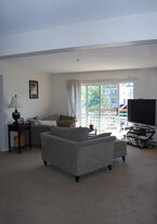 Building Photo - 295 Hildred Dr