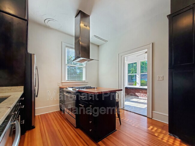 Building Photo - 9 David St