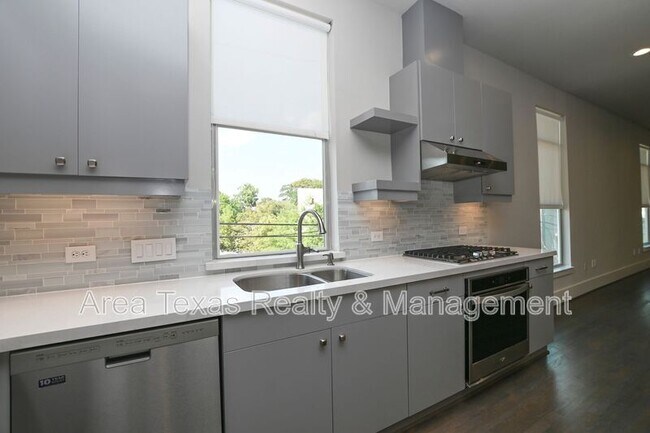 Building Photo - 2220 Portsmouth St