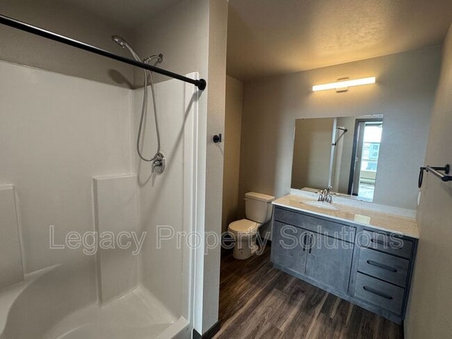 Building Photo - 226 E Greenfield Ln