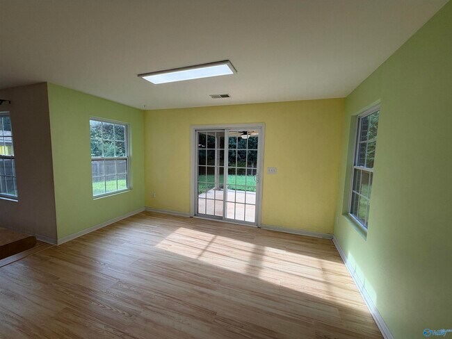 Building Photo - 222 Ivyleaf Dr