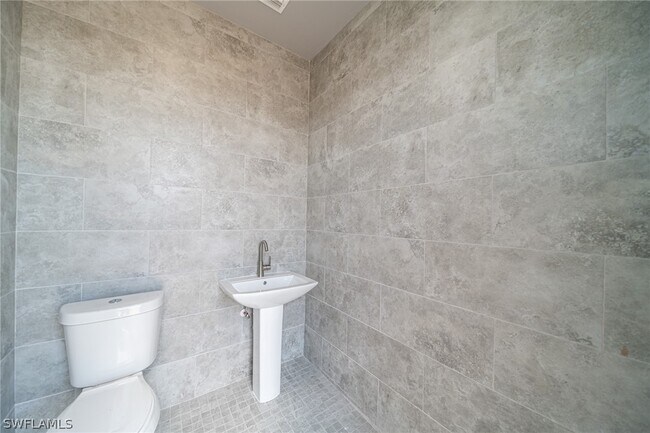 Building Photo - 2458 NW 21st Terrace