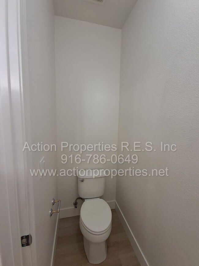 Building Photo - Action Properties R.E.S. Inc. Offering Beautiful Highland Park Single Story 3 Car, 4 Bedroom, Gar...