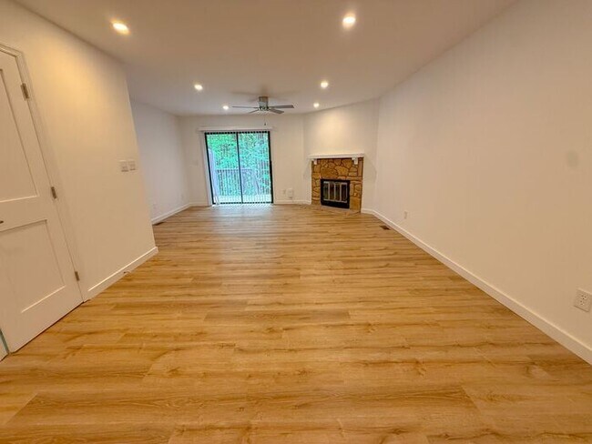 Building Photo - Welcome to this beautifully updated 2-bedroom, 2.5-bath lakeside condo in the highly sought-after...