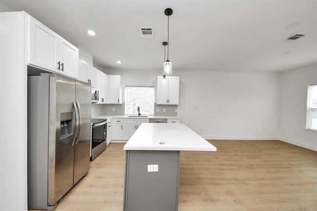 Building Photo - 8316 Corinth St