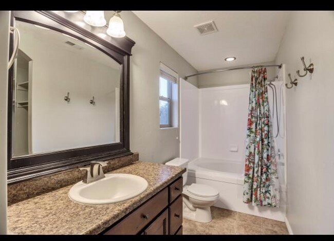 Building Photo - Spacious Living in Spring Creek Ranch – Your Next Home Awaits