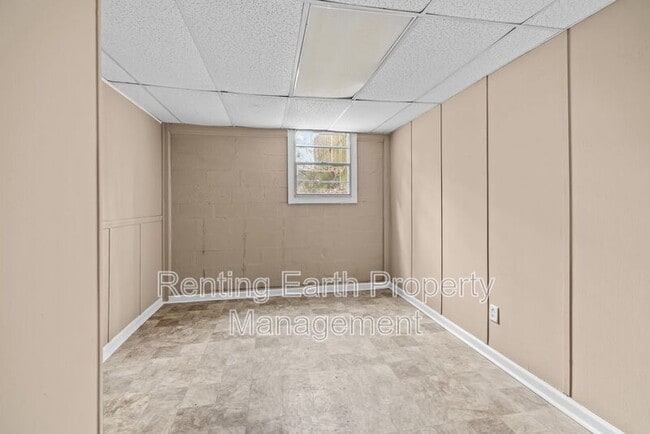 Building Photo - 942 Hillcrest Ave