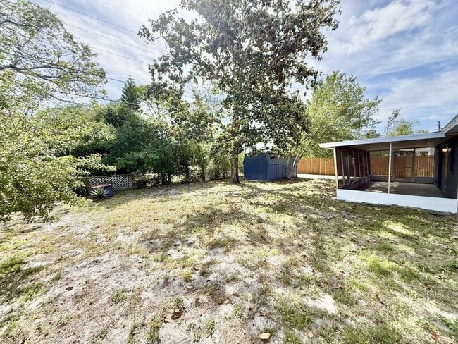 Building Photo - 1300 Classic Dr