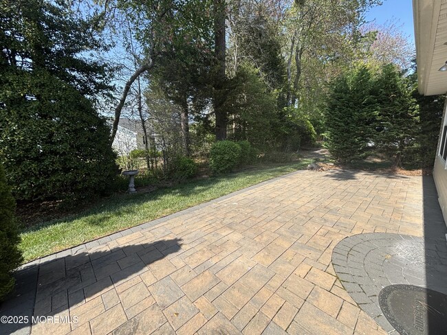 Building Photo - 11 Rushmore Dr