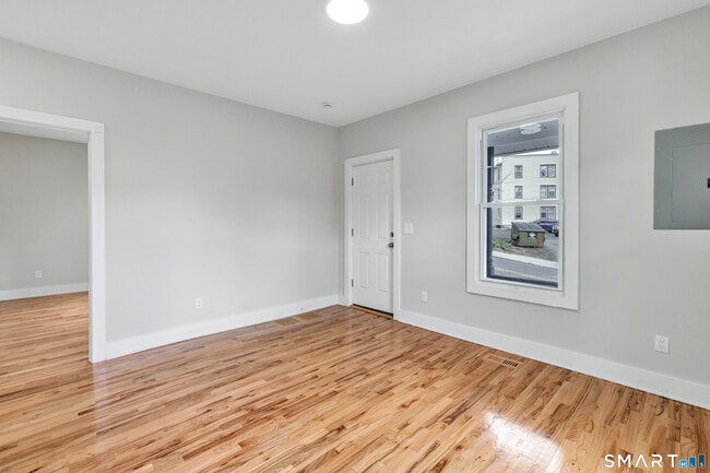 Building Photo - 10-12-12 Perry Hill Rd