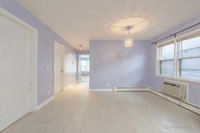 Building Photo - 5942 W Addison St