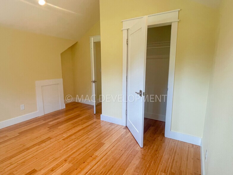 Building Photo - 9105 NE Sacramento St
