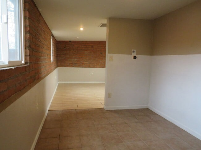 Building Photo - Charming Bungalow Guest House with utilities in Central Tucson