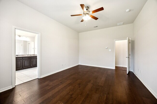 Building Photo - 2317 Houston Dr
